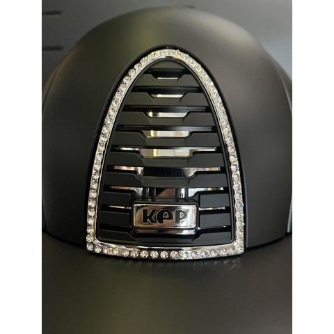 Kask Kep Cromo 2.0 - szeroki daszek - srebna ramka z kryształkami z czarną kratką z czarnym tłem - czarny mat