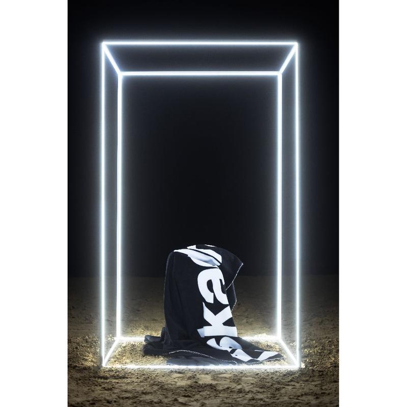 Koc Eskadron Dynamic Black, czarny 2025