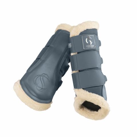 Ochraniacze z futerkiem Eskadron Classic Sport Mesh Fauxfur Steel Blue, niebieskie 2025