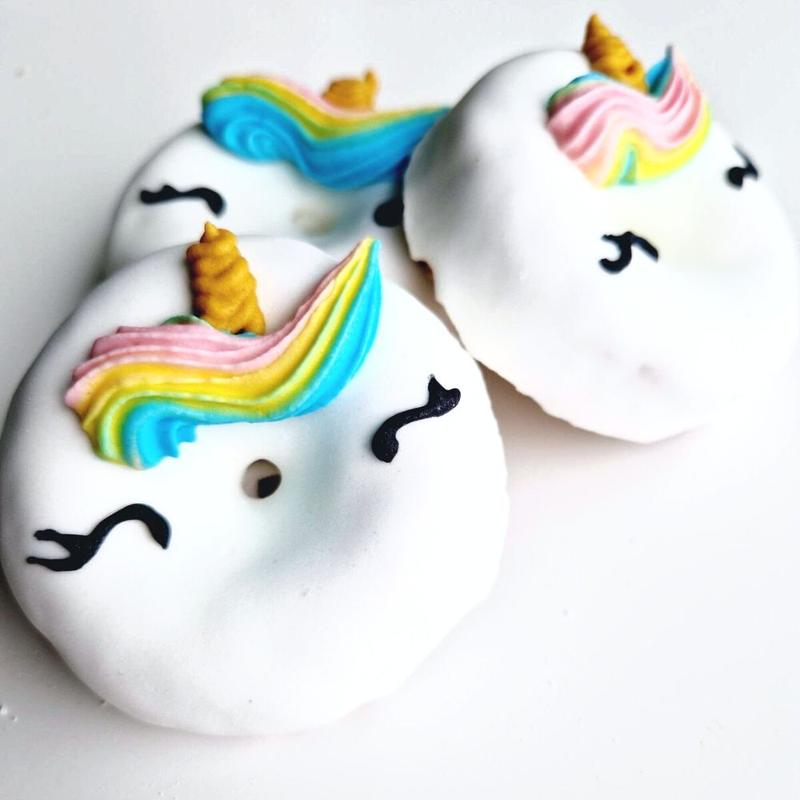 Donut tęczowy Końska Cukierenka