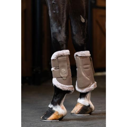 Ochraniacze z futerkiem Eskadron Platinum Mesh Faux Fur Smoky Taupe, beżowe 2025