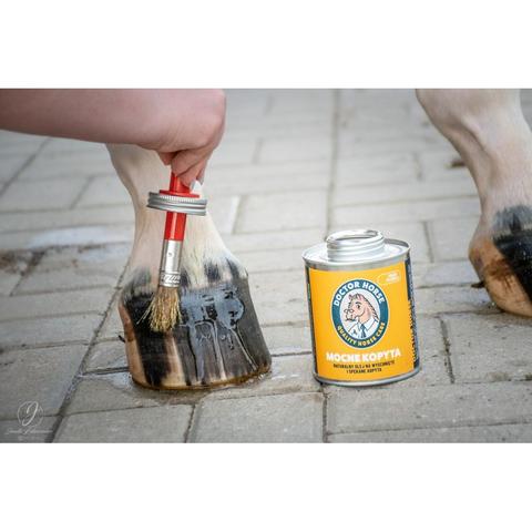 Olej do kopyt z pędzelkiem Doctor Horse Mocne Kopyta