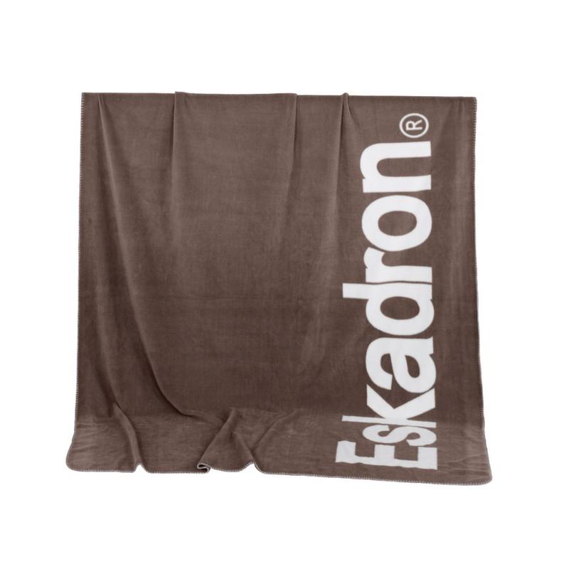 Koc Eskadron Dynamic Powdertaupe, ciemnobeżowy 2026